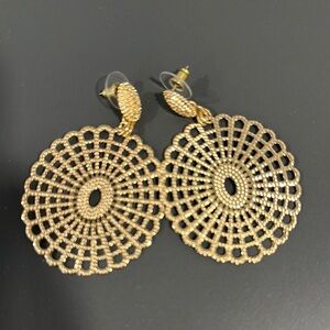 Elegant Gold Filigree Earrings